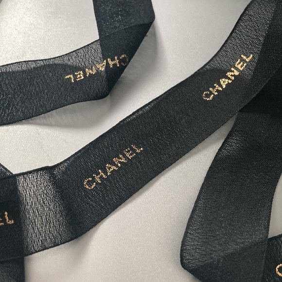 Brand new Authentic Chanel 2022 Christmas button and ribbon - Picture 3 of 6